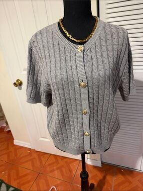 H&M Gray Cable-Knit Short Sleeve Cardigan with Gold Buttons pit-pot22 length 23